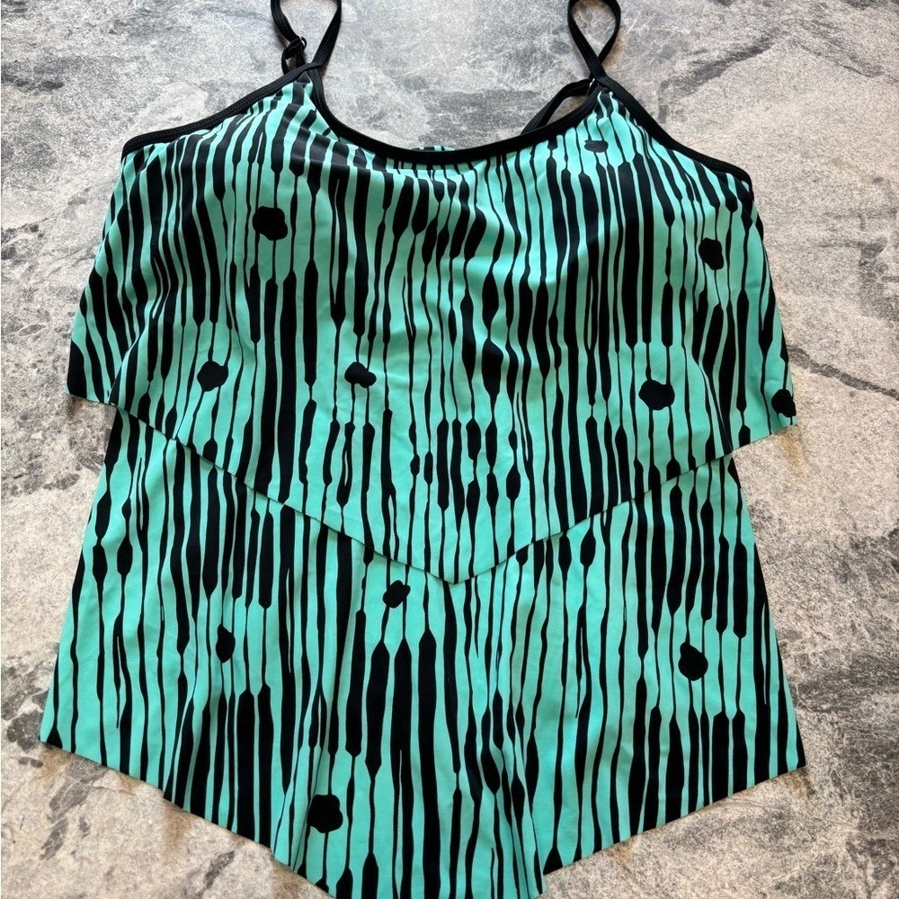 Stylish Black and aqua Women's XL swim top tankini